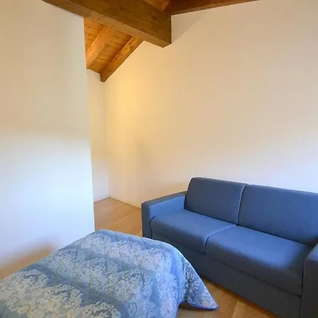 Sleeps 5 Air Con Salò