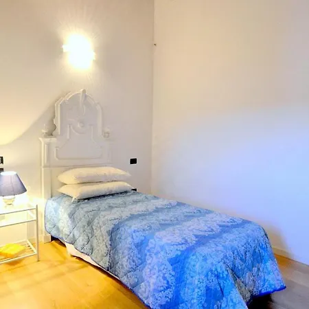 Sleeps 5 Air Con Lägenhet *