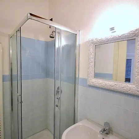 Sleeps 5 Air Con Lägenhet Salò