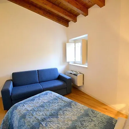 Sleeps 5 Air Con Lägenhet
