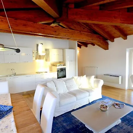 Lägenhet Sleeps 5 Air Con