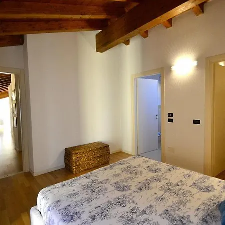 Lägenhet Sleeps 5 Air Con
