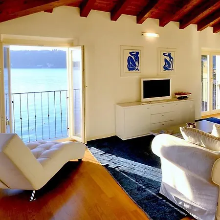 Lägenhet Sleeps 5 Air Con Salò