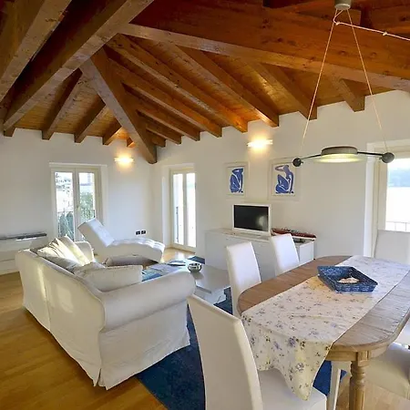 Sleeps 5 Air Con Lägenhet Salò
